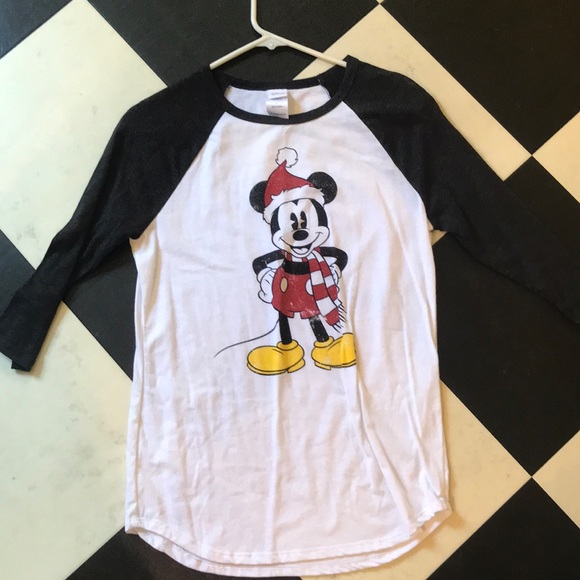 Disney Tops - Disney Christmas shirt worn once